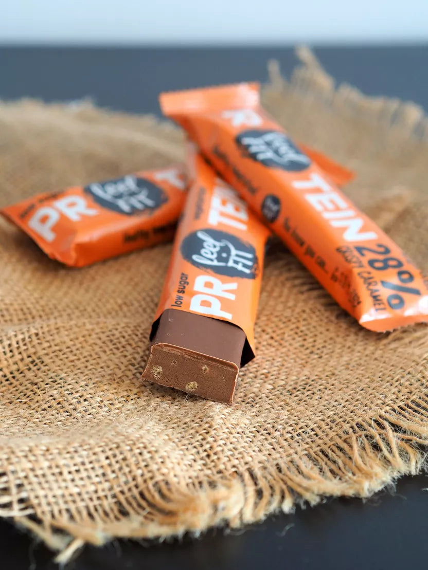 Barre protéinée Feel FIT Caramel 28 % - En-cas protéiné, faible en sucre, riche en fibres, végétarien, 40 g - Paquet de 32 (8 x 40 g)
