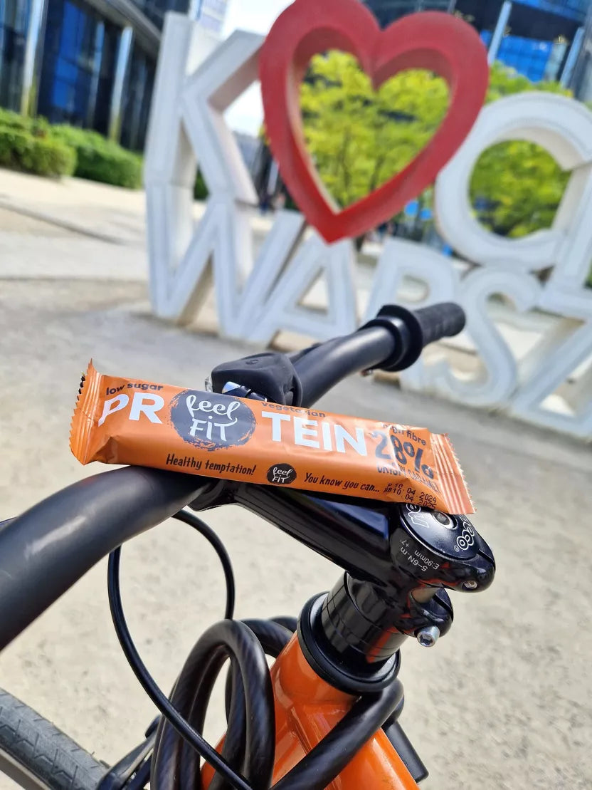 Barre protéinée Feel FIT Caramel 28 % - En-cas protéiné, faible en sucre, riche en fibres, végétarien, 40 g - Paquet de 32 (8 x 40 g)